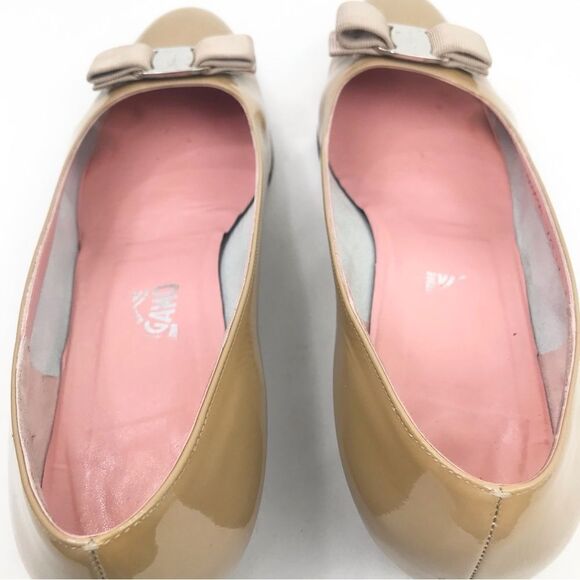 Salvatore Ferragamo VARA Golden Tan Patent Leather Bow Ballet Pump - Picture 10 of 16